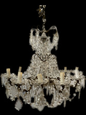 lustre à pampilles douze bras de lumière décor de pendeloques taillé .XX siècle.