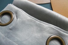 Rideau occultant à oeillets