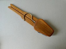 cintre en bois de voyage, pliant, avec sa brosse intégrée, années 50-60 vintage