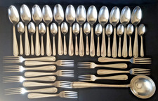 Ménagère de la marque Argental en métal argenté, poinçon.