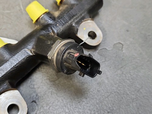 Rampe injecteur renault clio - rampe,