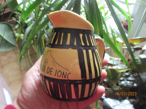 Ancien pichet souvenir mont - ancien,