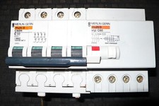 DISJONCTEUR DIFFERENTIEL 4POLES 32A 30mA COURBE C, MERLIN GERIN 32AMPERES PC15KA