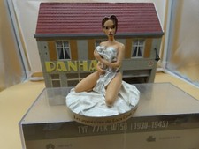 FIGURINE COLLECTION LARA CROFT