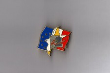 Pin's média / Télévision - Antenne 2 élection européenne (signé Arthus Bertrand)