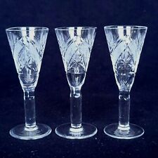 3 anciens petits verres à pied à liqueur cristal taillé Baccarat Saint Louis XIX