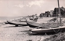 14 HERMANVILLE SUR MER BARQUES DE PECHE ET LA PLAGE