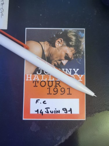 Johnny hallyday pass tour - -,