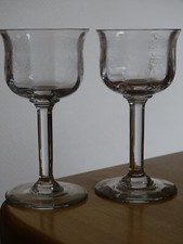 2 ANCIENS VERRES A APERITIF