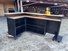 Comptoir industriel d'angle sur mesure en bois et mètal