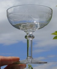 Meisenthal? Coupe à champagne en verre gravé. Début Xxe s.
