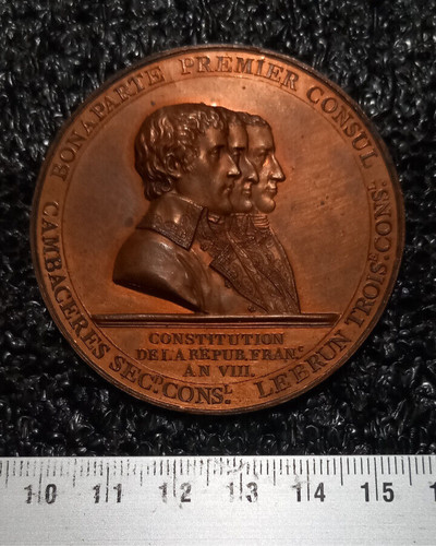 Médaille fond de coupelle - y-,