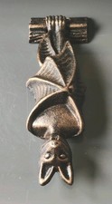 Heurtoir/Marteau Porte Chauve Souris. En Fonte Finition Patine Bronze Vieil Or