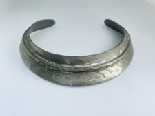 Ancien collier torque brutaliste métal martelé