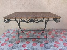 Petite table pliante en fer forgé et osier