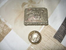 1 BOITE A BIJOUX SCENE GALANTE EN DECOR + 1 BOITE A MOUCHE ANCIENNE