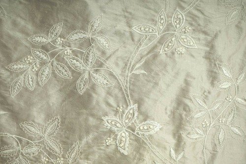 Tissu soie fleurie brodee - soie,