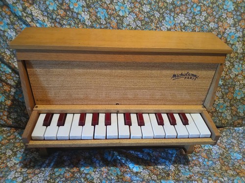 Chromatic toy piano - chromatic,