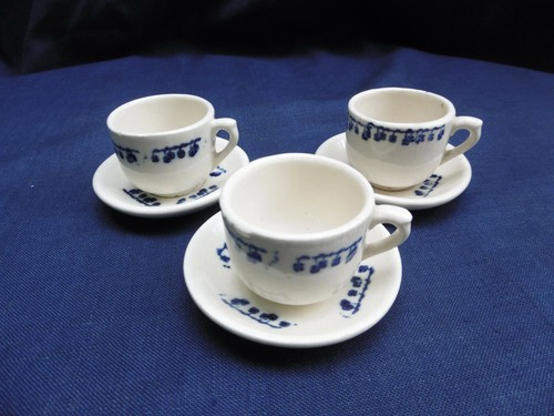 Trois tasses avec - tasses, leurs