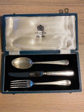 COUVERTS SET DANS COFFRET CUILLERE COUTEAU  FOURCHETTE METAL ARGENTE