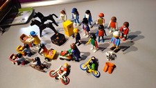 UI LOT 20 PLAYMOBIL PLAYMOSPACE CHEVALIER SOLDAT ENFANT CIRQUE POUSSETTE VELO