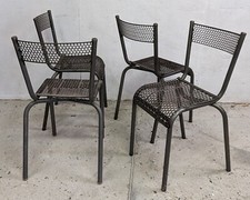 Quatre chaises empilables - quatre,