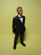 FIGURINE 1/18  JAMES BOND