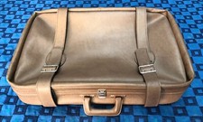 Belle ancienne valise rétro