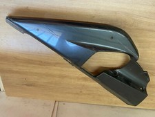 UN CACHE CARENAGE SABOT GAUCHE