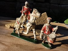 FIGURINE QIRALU CAVALIER SUR DROMADAIRE BEDOUIN SPAHI GOUMIER ET TAMBOUR MAJOR