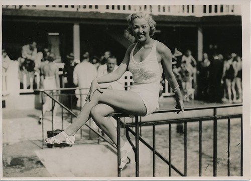 Jeune femme 1930 1er - jeune, c.