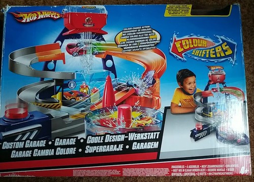 Hot wheels custom garage - hot,