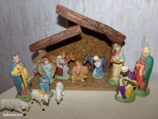 Creche e avec santons ht 9cm