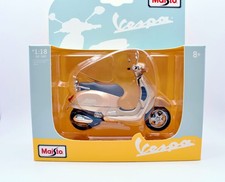 Miniatures vespa gts auto - vespa, 1:18