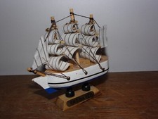Bateau Voilier en bois Fregatte Frégate Frigate Wooden boat Sailboat fragata