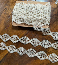 DENTELLE ANCIENNE  aux fuseaux - bordure losanges début XXème