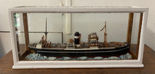 DIORAMA DE MARINE MAQUETTE DE BATEAU CARGO EN BOIS SOUS VITRINE TRAVAIL UNIQUE