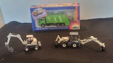 3 engins Siku camion poubelles Mercedes-Benz - 1 tractopelle terex 1 Pelle Terex