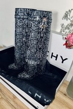 ? GIVENCHY Bottes Swarovski Shark Strass Effet Python Modèle Introuvable ?