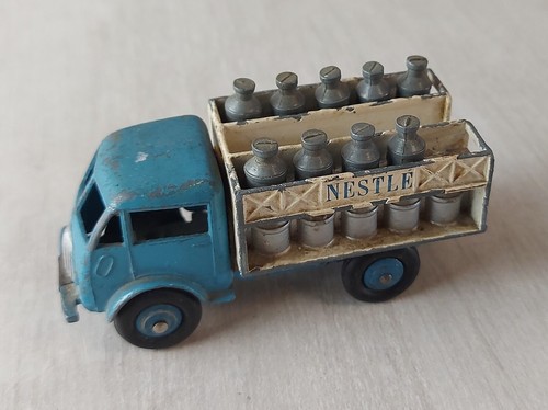 Ancien camion laitier ford - ancien,