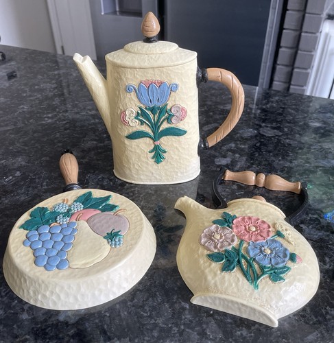 Kitschy wall plaques set - kitschy,