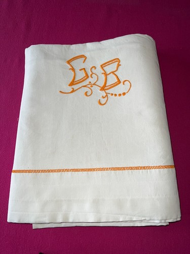 Drap ancien brodé main