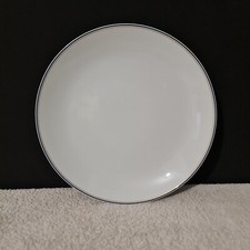 Plat circulaire en porcelaine