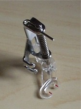 PIED DE MACHINE À COUDRE