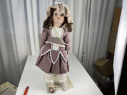 Poupée artiste porcelaine - d'artiste,