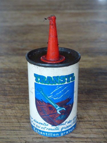 Petite burette dégrippant - de,