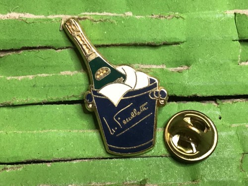 Pins champagne feuillate - pins,