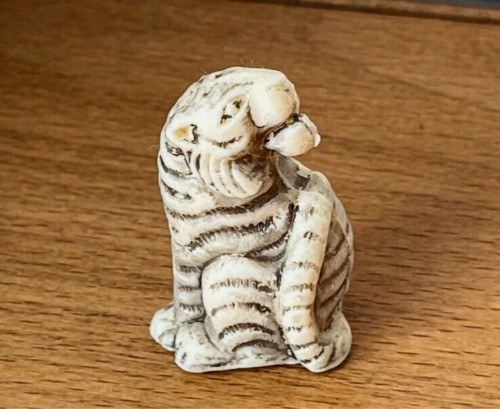 Petite figurine statuette - figurine,