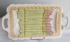 PLAT A ASPERGES BARBOTINE A ANSES MOTIF DE VANNERIE EN BORDURE   L 41 cm