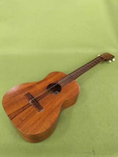 Kamaka baritone ukulele - baritone,